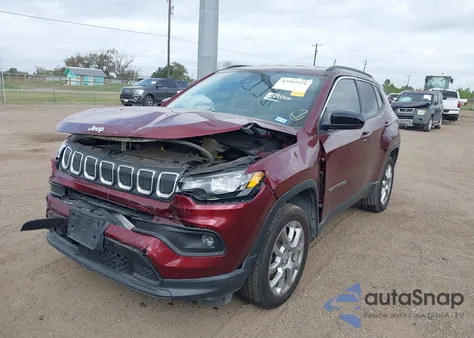 2022 Jeep Compass Latitude Lux 4X4 z USA, uszkodzony, nr VIN 3C4NJDFB4NT109039